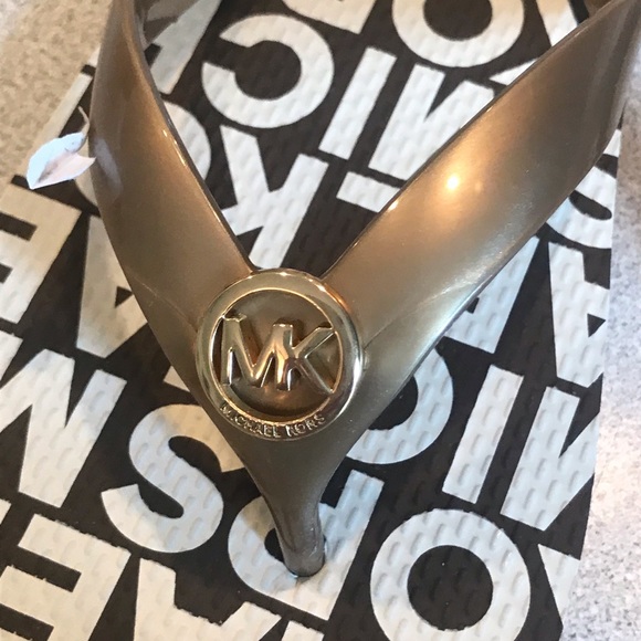Gorgeous, New Michael Kors Flip flops❤️ - Picture 8 of 8